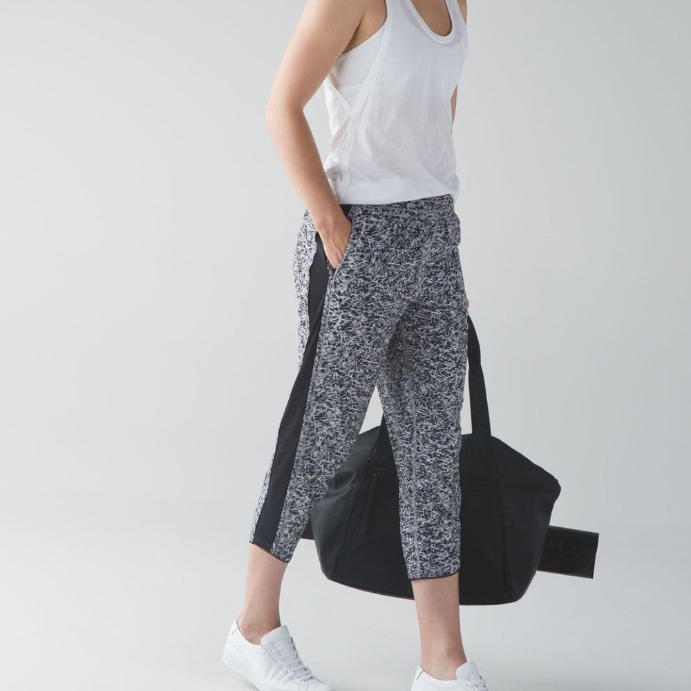 Lululemon For Love Crop Pants in Size 4